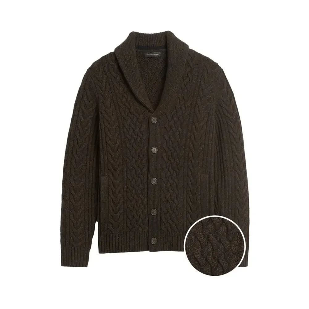 Banana Republic men’s medium Cable Knit Cardigan *needs fabric shaver*